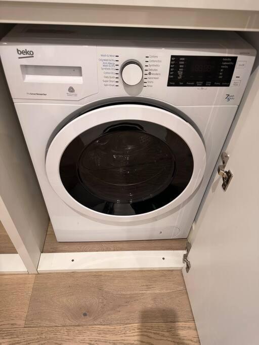 Spacious Modern 1 Bed Apartment. London Kültér fotó